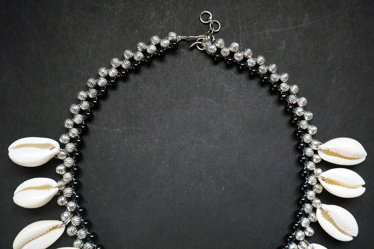 Showing the knot structure of metal beads and cowrie silver colored short necklace – fashion jewellery for women
